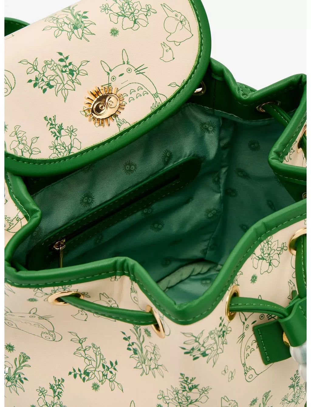 Mochila verde con crema de Totoro